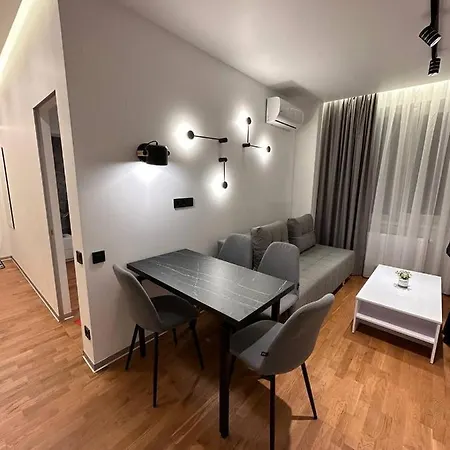 в центрі львова, біля форуму, вул. замарстинівська 34